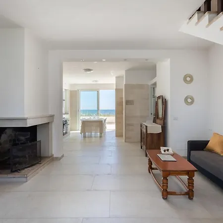 Mery - Beachfront With Garden In Fruttidoro