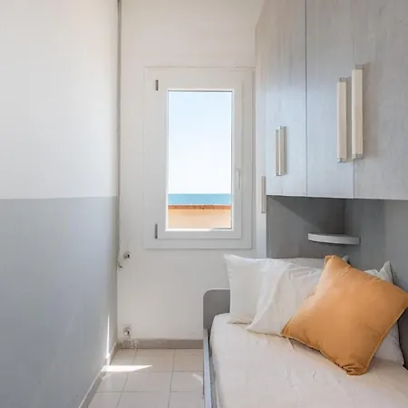 Ferienhaus Mery - Beachfront With Garden In Fruttidoro