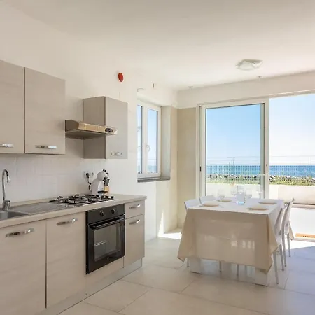 Ferienhaus Mery - Beachfront With Garden In Fruttidoro *