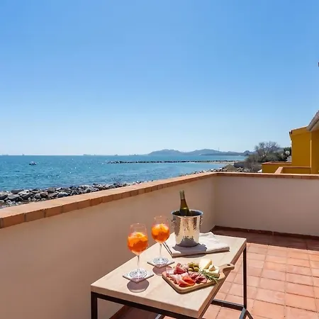 Mery - Beachfront With Garden In Fruttidoro *
